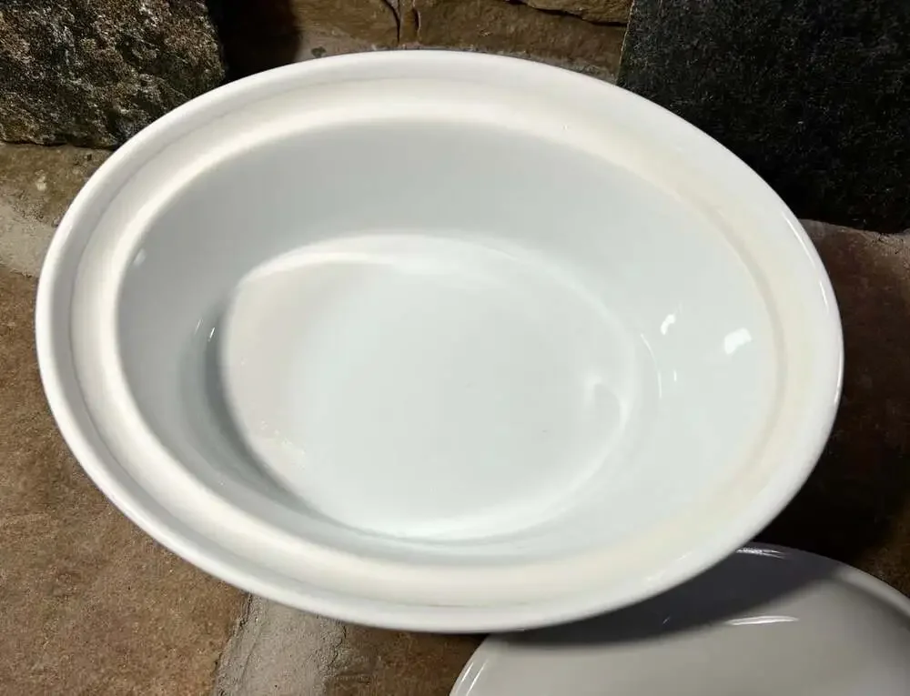 Cordon Bleu White Oval Casserole covered dish oven / microwave safe elegant